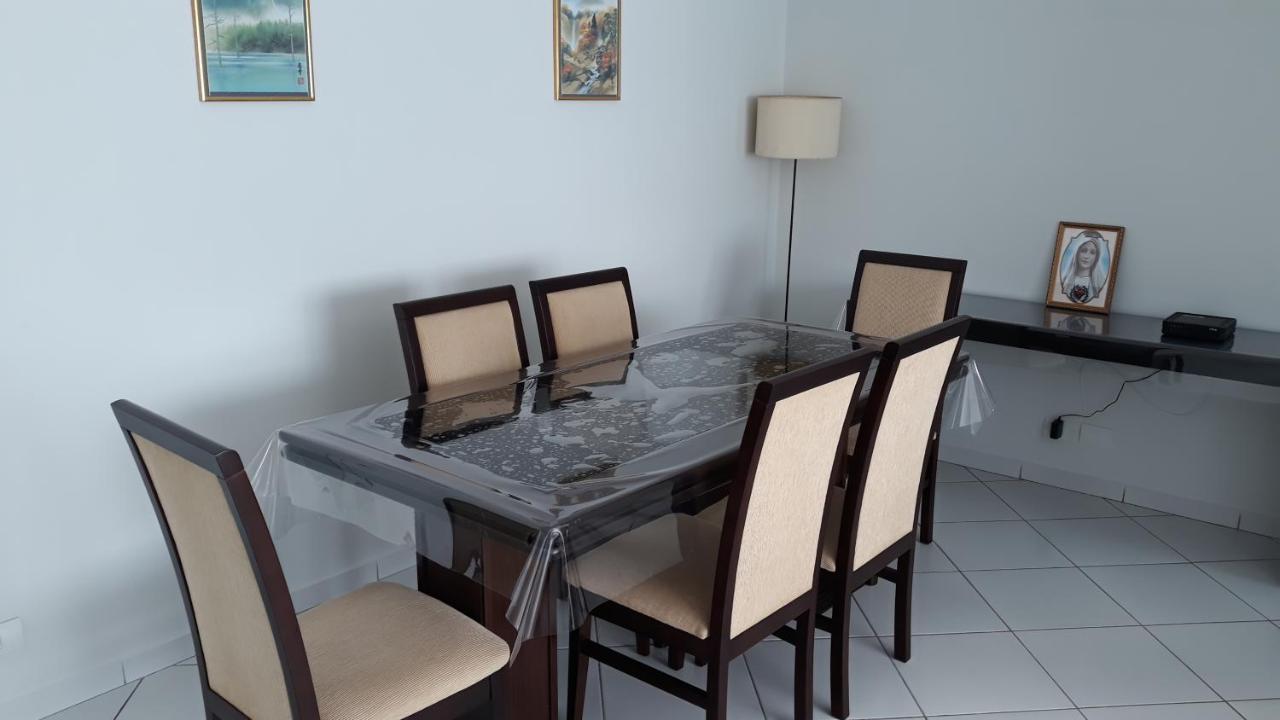 Ótimo apto em Pitangueiras à uma quadra da praia c/ 2 vagas e ar condicionado. Guarujá Exterior foto